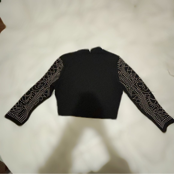 It Girl ✨$4 when bundled✨ long sleeve embellished studded crop top - Picture 5 of 7